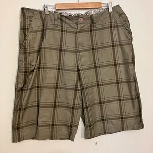Quicksilver plaid shorts size 40